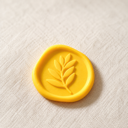 Primer plano de un sello adhesivo Rama de olivo amarillo Minimal con borde rústico